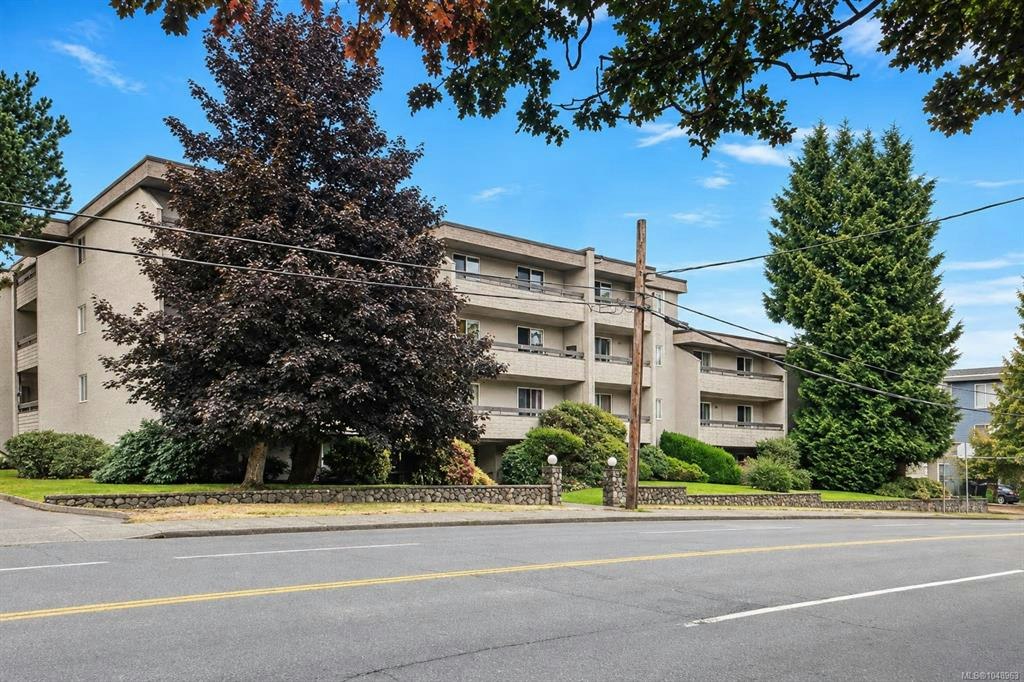 216-3235 Quadra Street, Saanich, BC, V8X 1G4