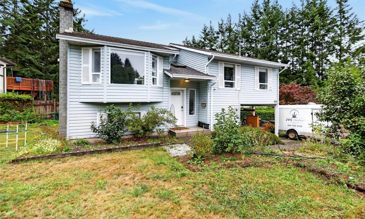 1561 Embleton Crescent