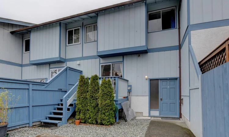 4-3987 Gordon Head Road