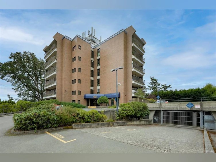 201-4030 Quadra Street, Saanich, BC, V8X 1K2