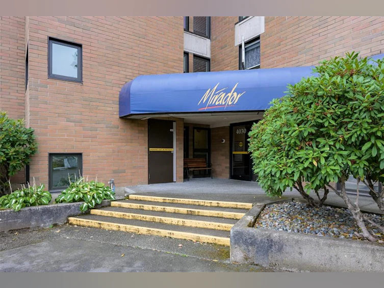201-4030 Quadra Street, Saanich, BC, V8X 1K2 - 38