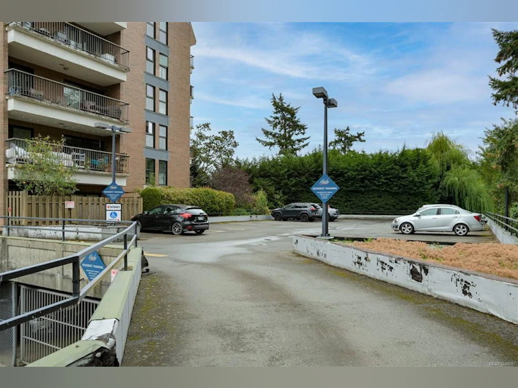 201-4030 Quadra Street, Saanich, BC, V8X 1K2 - 42