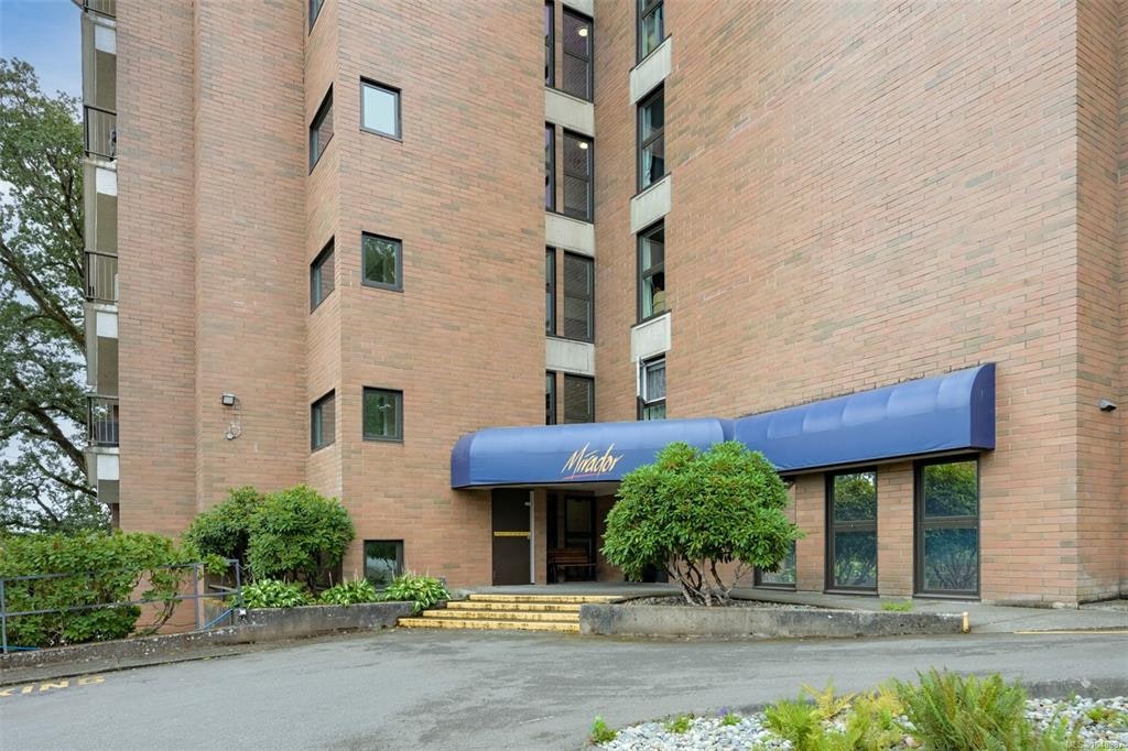201-4030 Quadra Street - 2