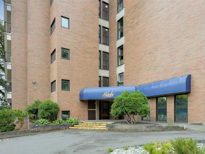 201-4030 Quadra Street - 2