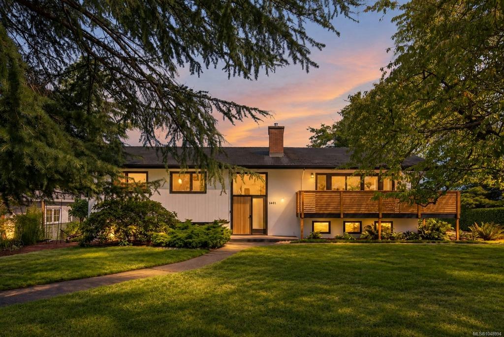 1601 Mileva Lane, Saanich, BC, V8N 2V6