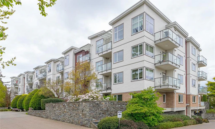 202-4394 West Saanich Road
