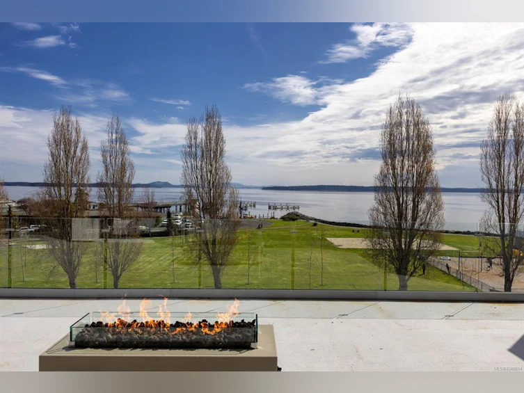 401-9570 Fifth Street, Sidney, BC, V8L 2W5 - 2