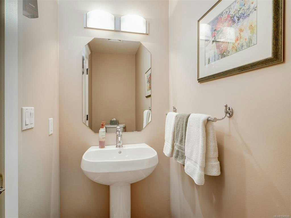 2286 Hazelton Place, Saanich, BC, V8N 5C3 - 19