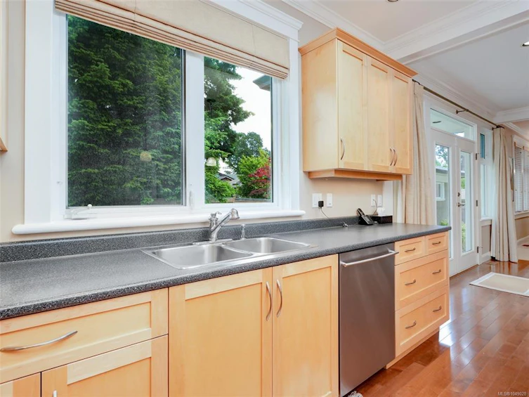 2286 Hazelton Place, Saanich, BC, V8N 5C3 - 6