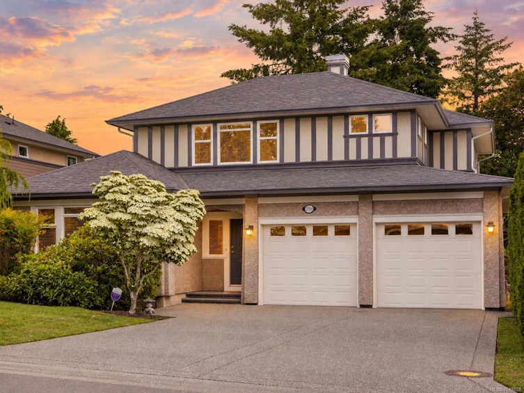 2286 Hazelton Place, Saanich, BC, V8N 5C3