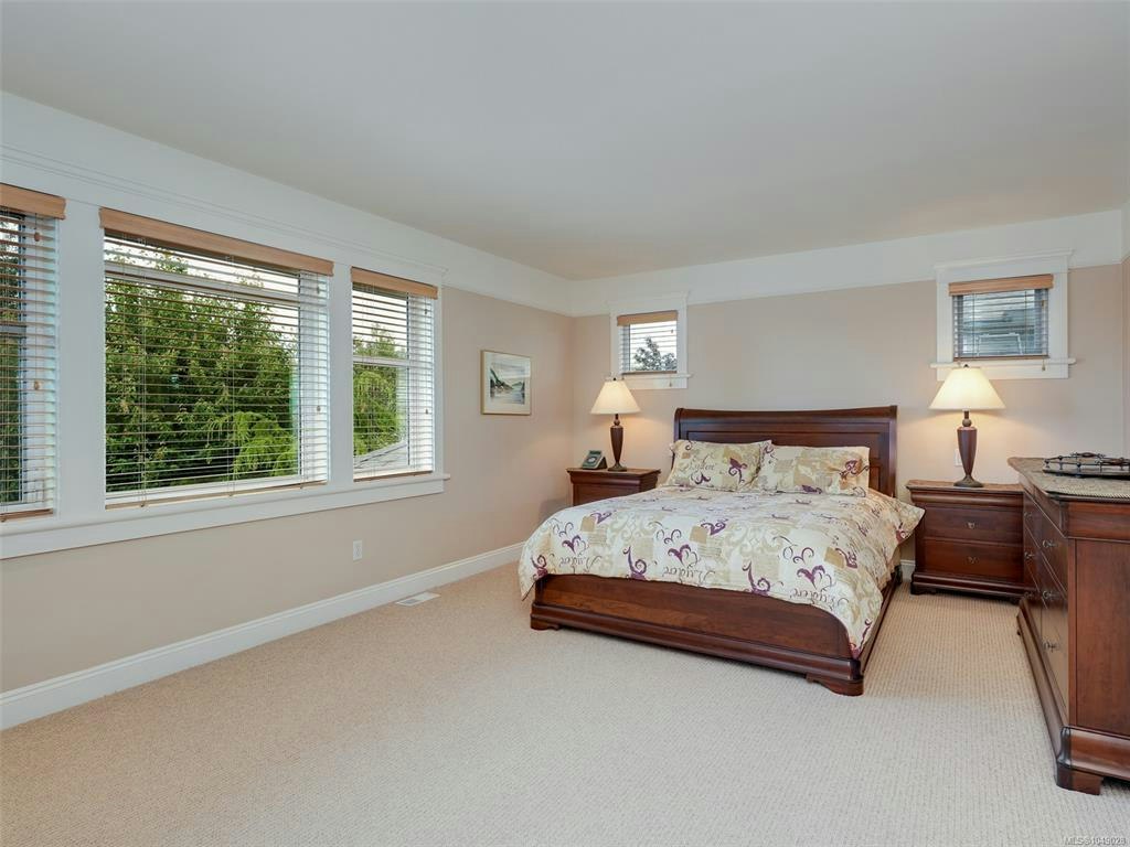 2286 Hazelton Place, Saanich, BC, V8N 5C3 - 11
