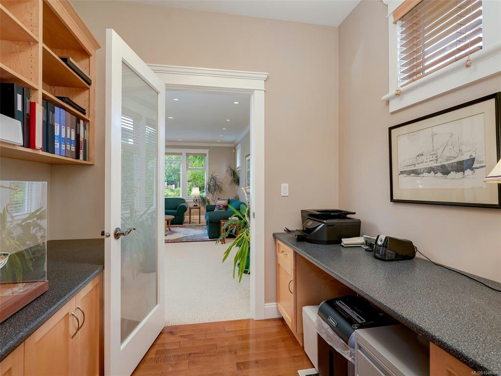 2286 Hazelton Place, Saanich, BC, V8N 5C3 - 8