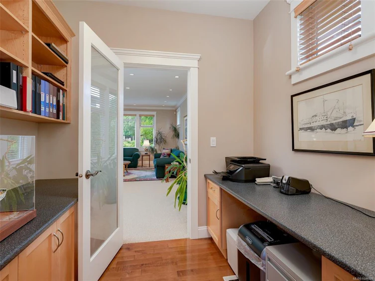 2286 Hazelton Place, Saanich, BC, V8N 5C3 - 8