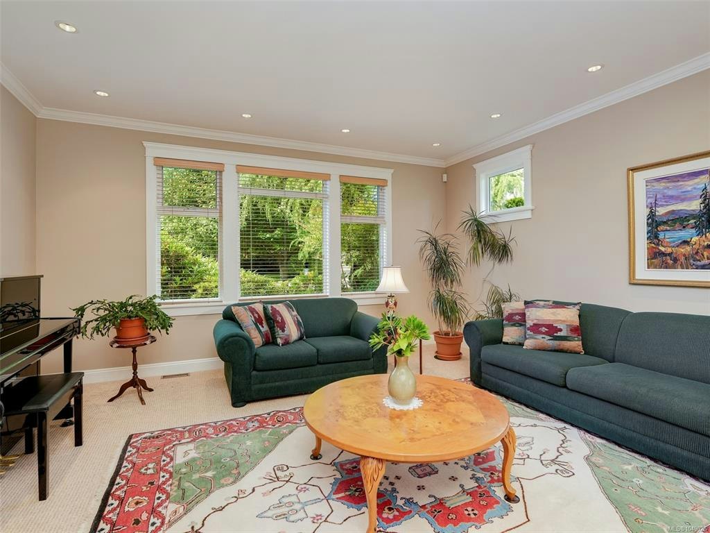 2286 Hazelton Place, Saanich, BC, V8N 5C3 - 9