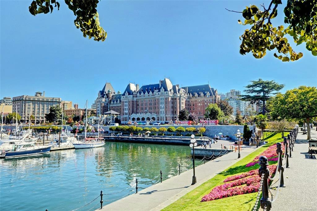 313-10 Paul Kane Place, Victoria, BC, V9A 7J8 - 31