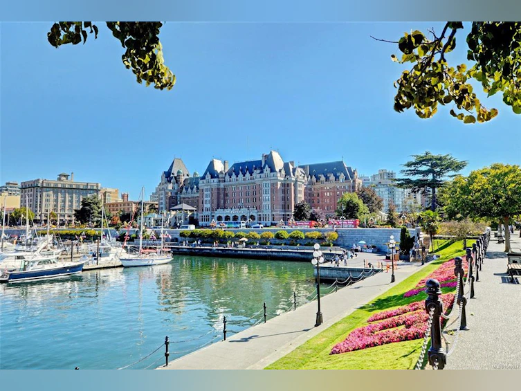 313-10 Paul Kane Place, Victoria, BC, V9A 7J8 - 31