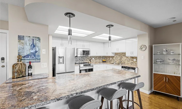 206-158 Promenade Drive