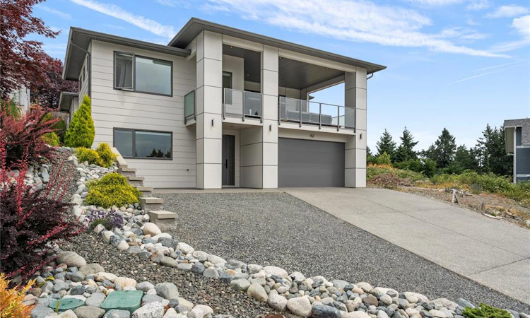 152 Golden Oaks Crescent