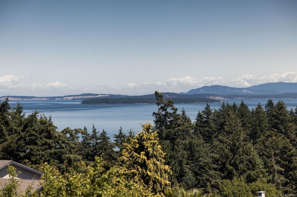 5254 Westover Place, Saanich, BC, V8Y 1P6