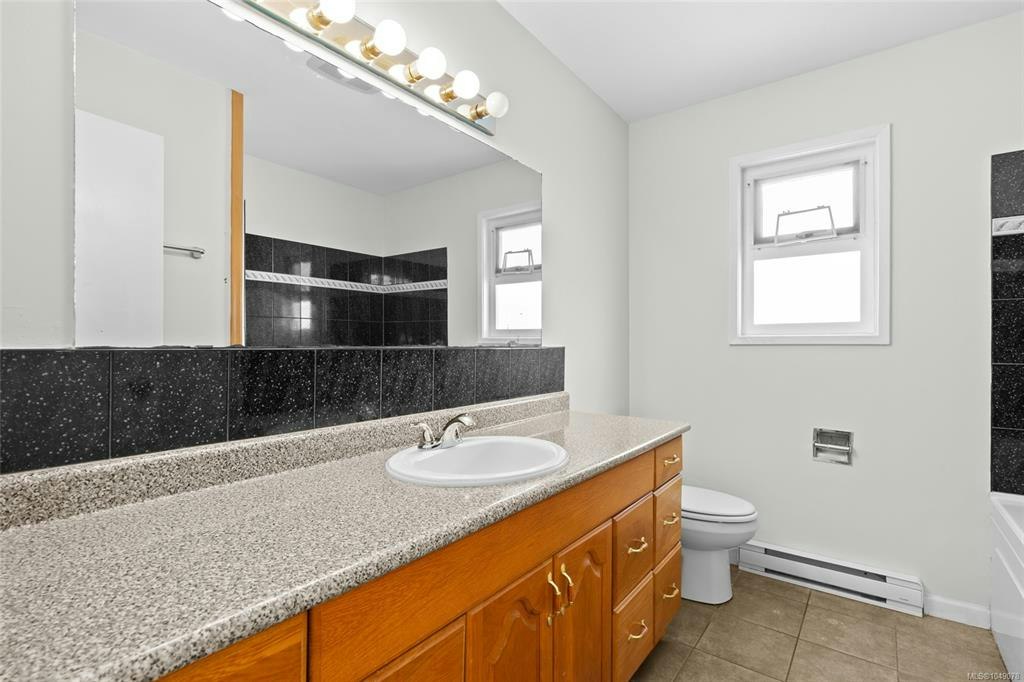 1575 Burton Avenue, Victoria, BC, V8T 2N3 - 16