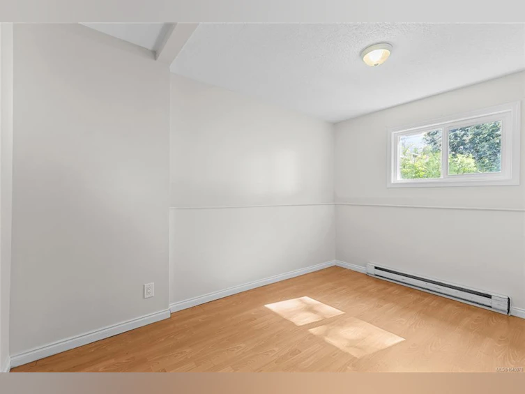 1575 Burton Avenue, Victoria, BC, V8T 2N3 - 26