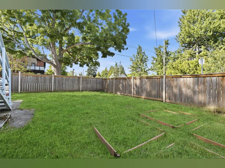 1575 Burton Avenue, Victoria, BC, V8T 2N3 - 34
