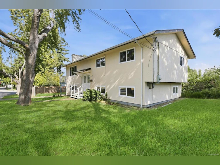 1575 Burton Avenue, Victoria, BC, V8T 2N3 - 36