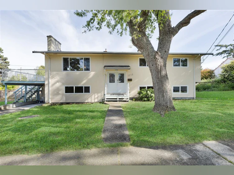 1575 Burton Avenue, Victoria, BC, V8T 2N3