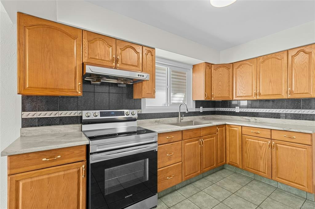 1575 Burton Avenue, Victoria, BC, V8T 2N3 - 10