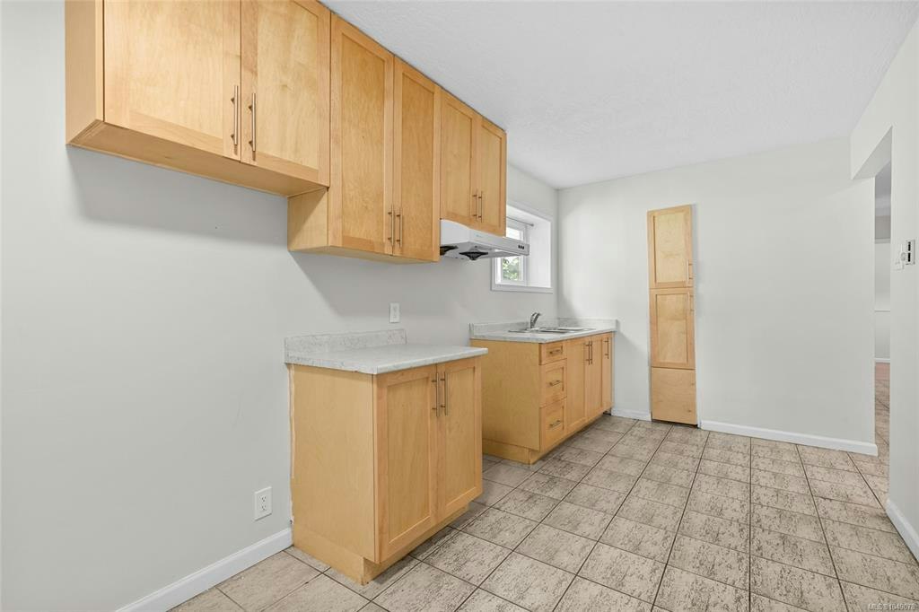 1575 Burton Avenue, Victoria, BC, V8T 2N3 - 23