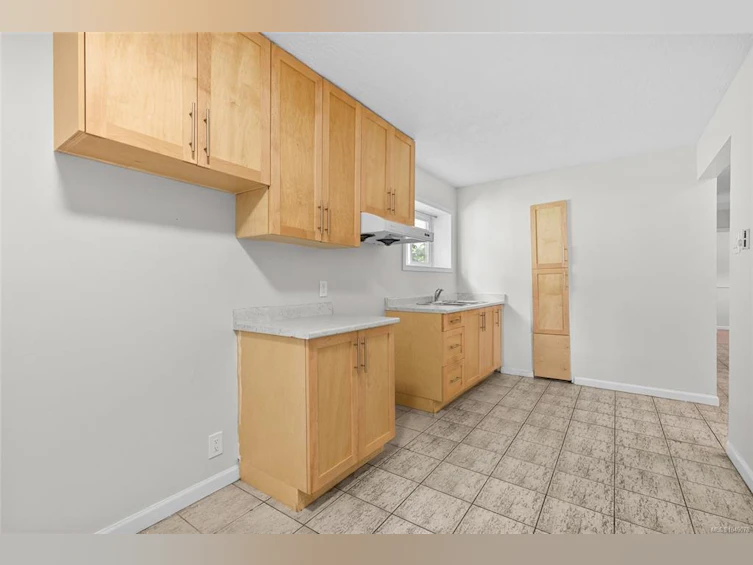 1575 Burton Avenue, Victoria, BC, V8T 2N3 - 23