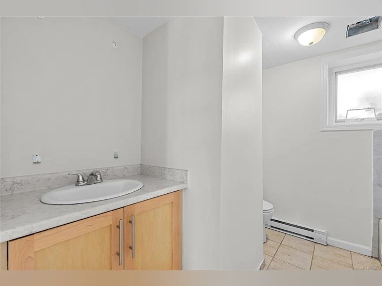 1575 Burton Avenue, Victoria, BC, V8T 2N3 - 24