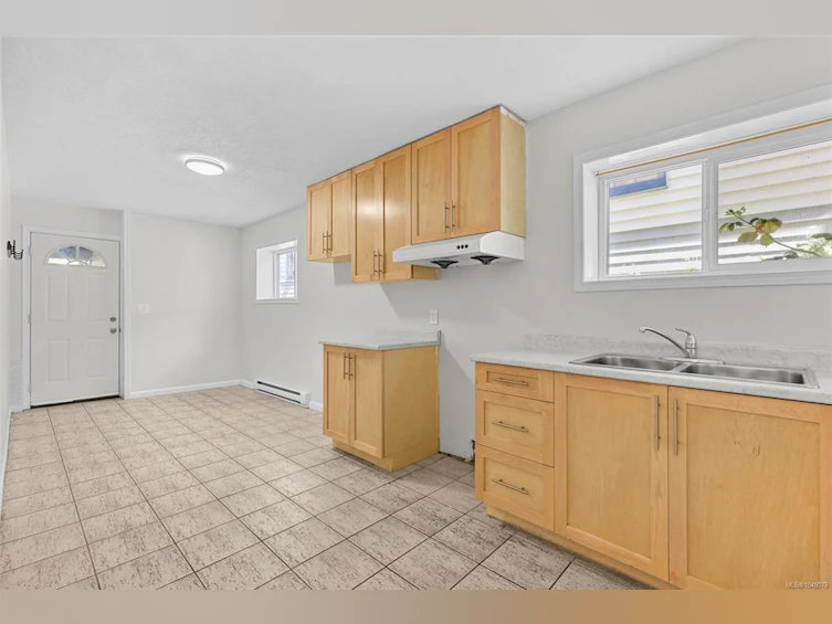 1575 Burton Avenue, Victoria, BC, V8T 2N3 - 22