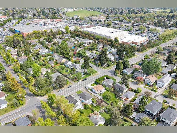 1575 Burton Avenue, Victoria, BC, V8T 2N3 - 39