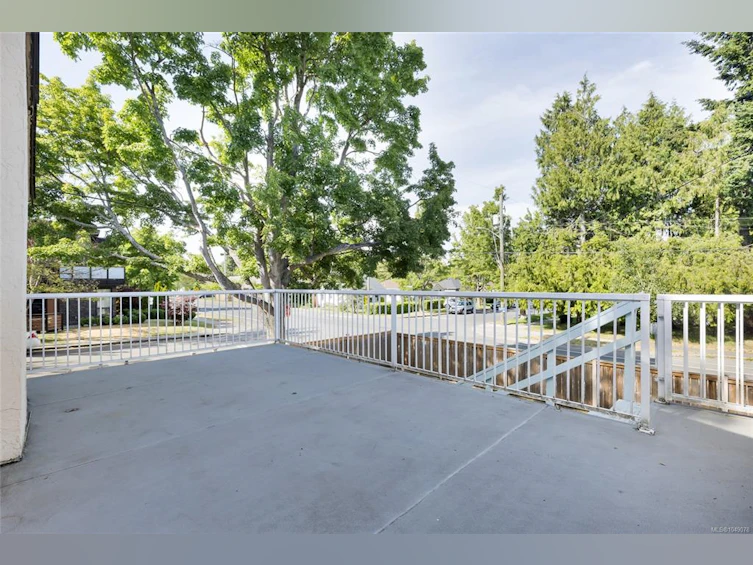 1575 Burton Avenue, Victoria, BC, V8T 2N3 - 32