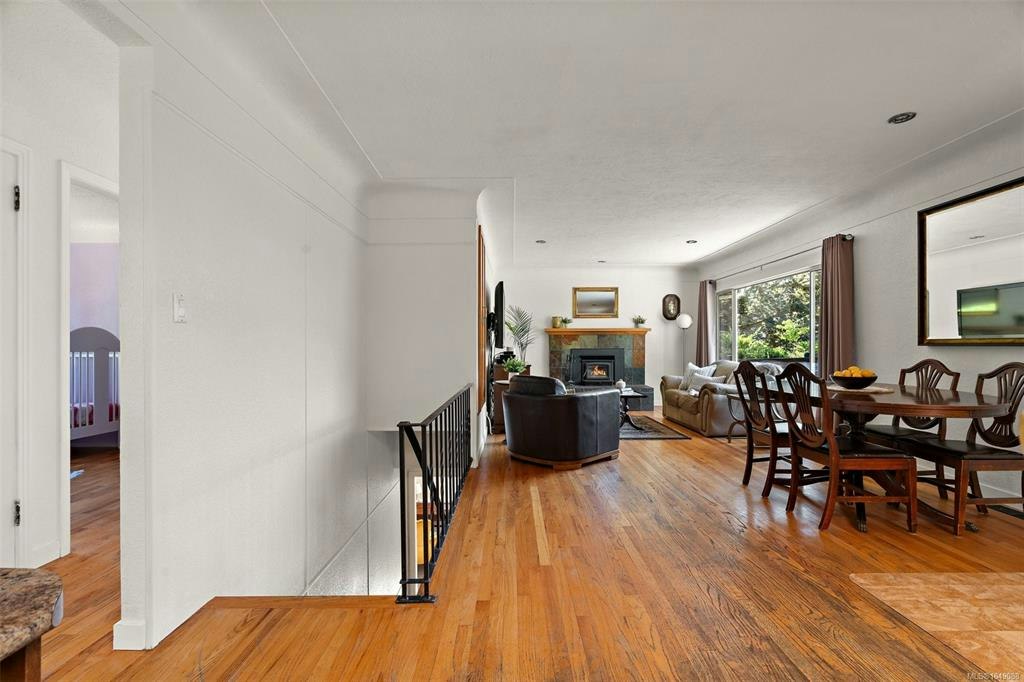 3615 Doncaster Drive, Saanich, BC, V8P 3W5 - 5