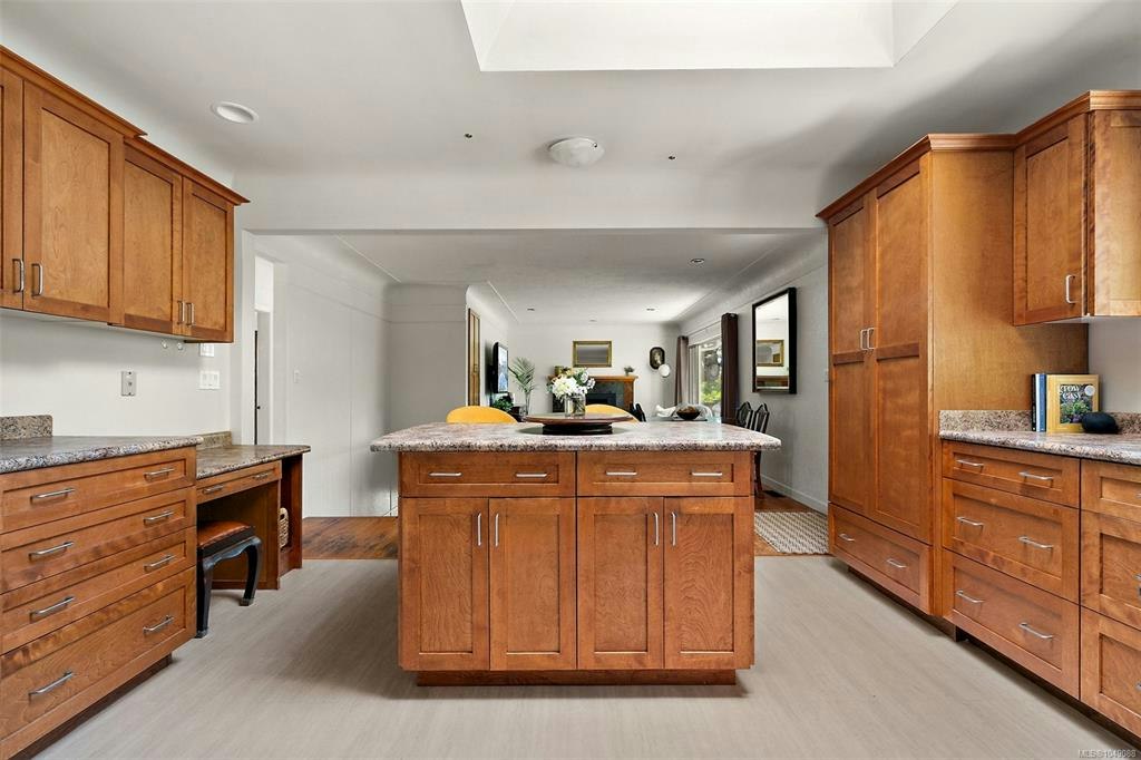 3615 Doncaster Drive, Saanich, BC, V8P 3W5 - 12