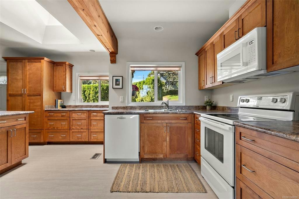 3615 Doncaster Drive, Saanich, BC, V8P 3W5 - 14