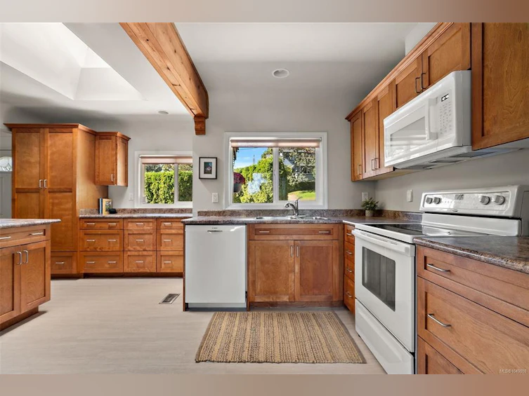 3615 Doncaster Drive, Saanich, BC, V8P 3W5 - 14