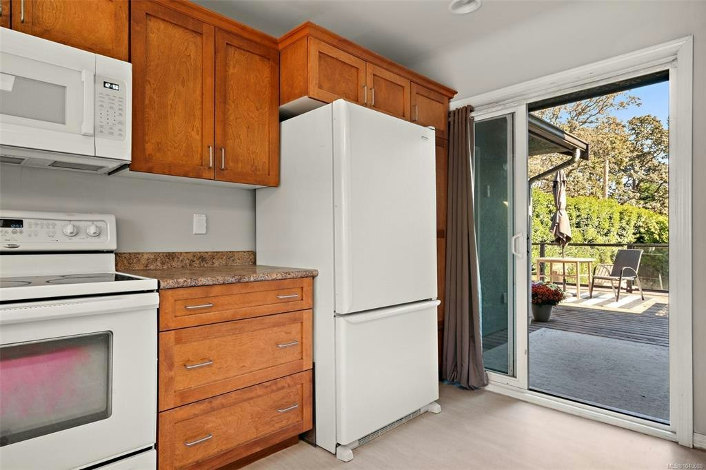 3615 Doncaster Drive, Saanich, BC, V8P 3W5 - 13