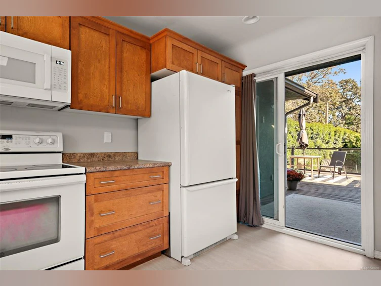 3615 Doncaster Drive, Saanich, BC, V8P 3W5 - 13