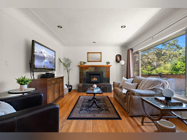 3615 Doncaster Drive, Saanich, BC, V8P 3W5 - 2