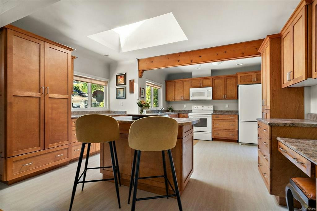 3615 Doncaster Drive, Saanich, BC, V8P 3W5 - 11