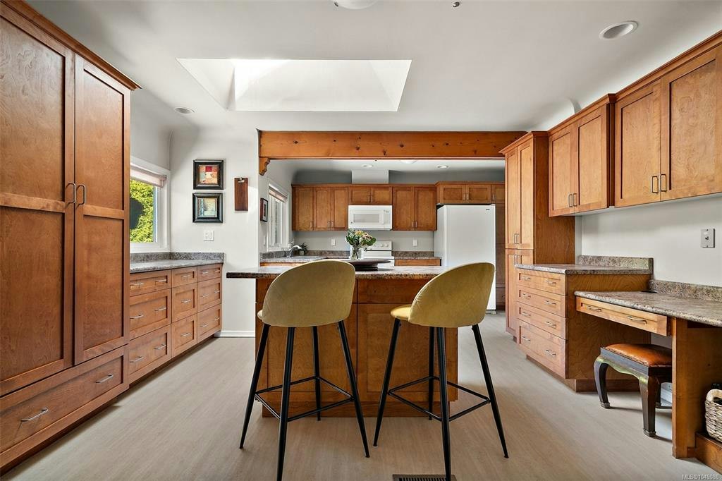 3615 Doncaster Drive, Saanich, BC, V8P 3W5 - 10