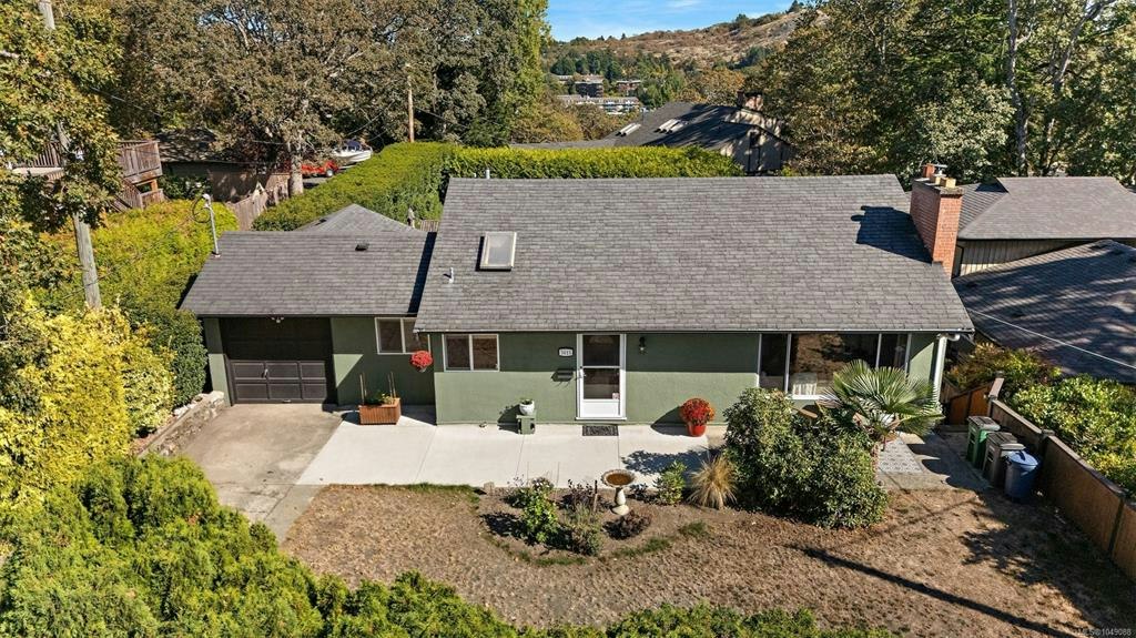 3615 Doncaster Drive, Saanich, BC, V8P 3W5