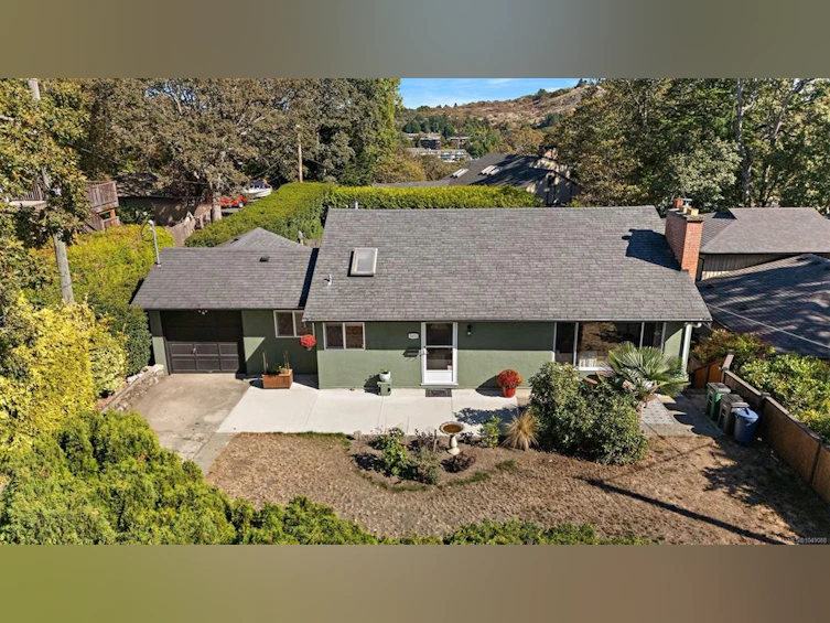 3615 Doncaster Drive, Saanich, BC, V8P 3W5