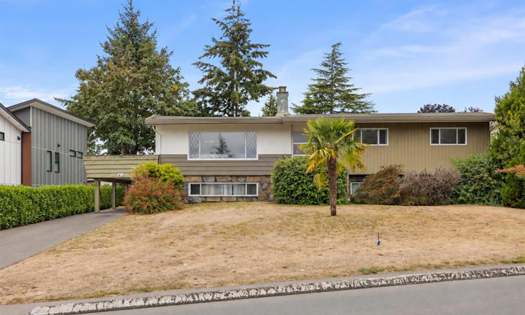 1867 Grandview Drive