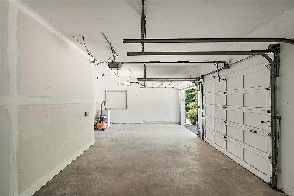 657 Cromarty Avenue, North Saanich, BC, V8L 5G6 - 48