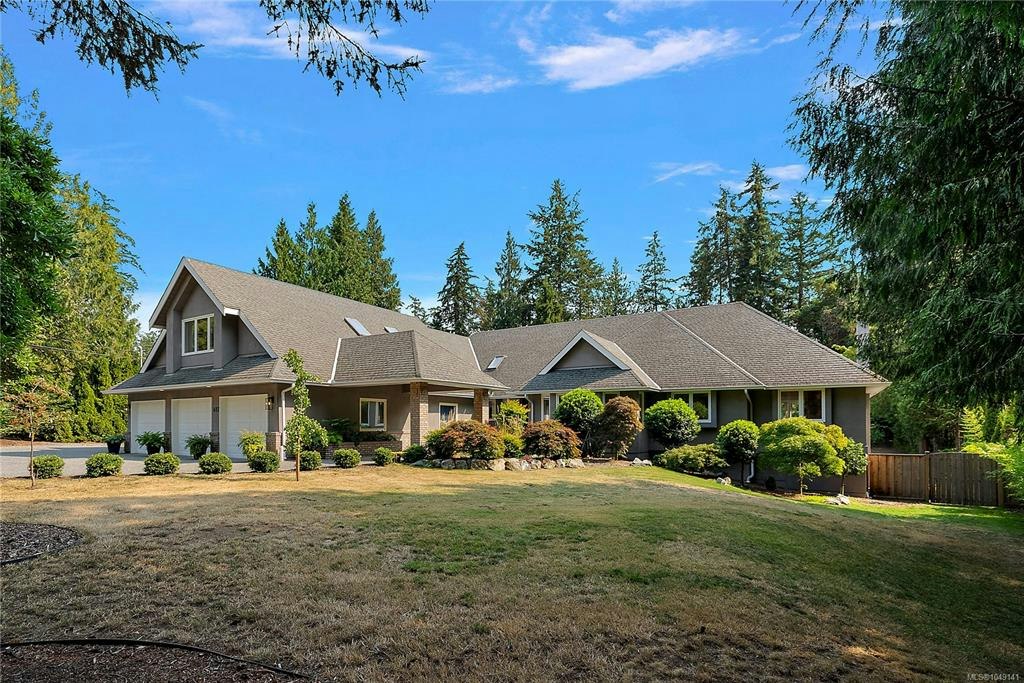 657 Cromarty Avenue, North Saanich, BC, V8L 5G6 - 2
