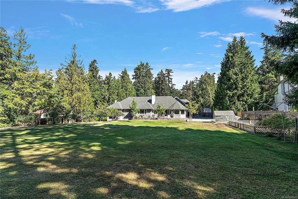 657 Cromarty Avenue, North Saanich, BC, V8L 5G6 - 70